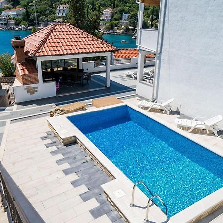 Mata Family Apartments مولونات المظهر الخارجي الصورة