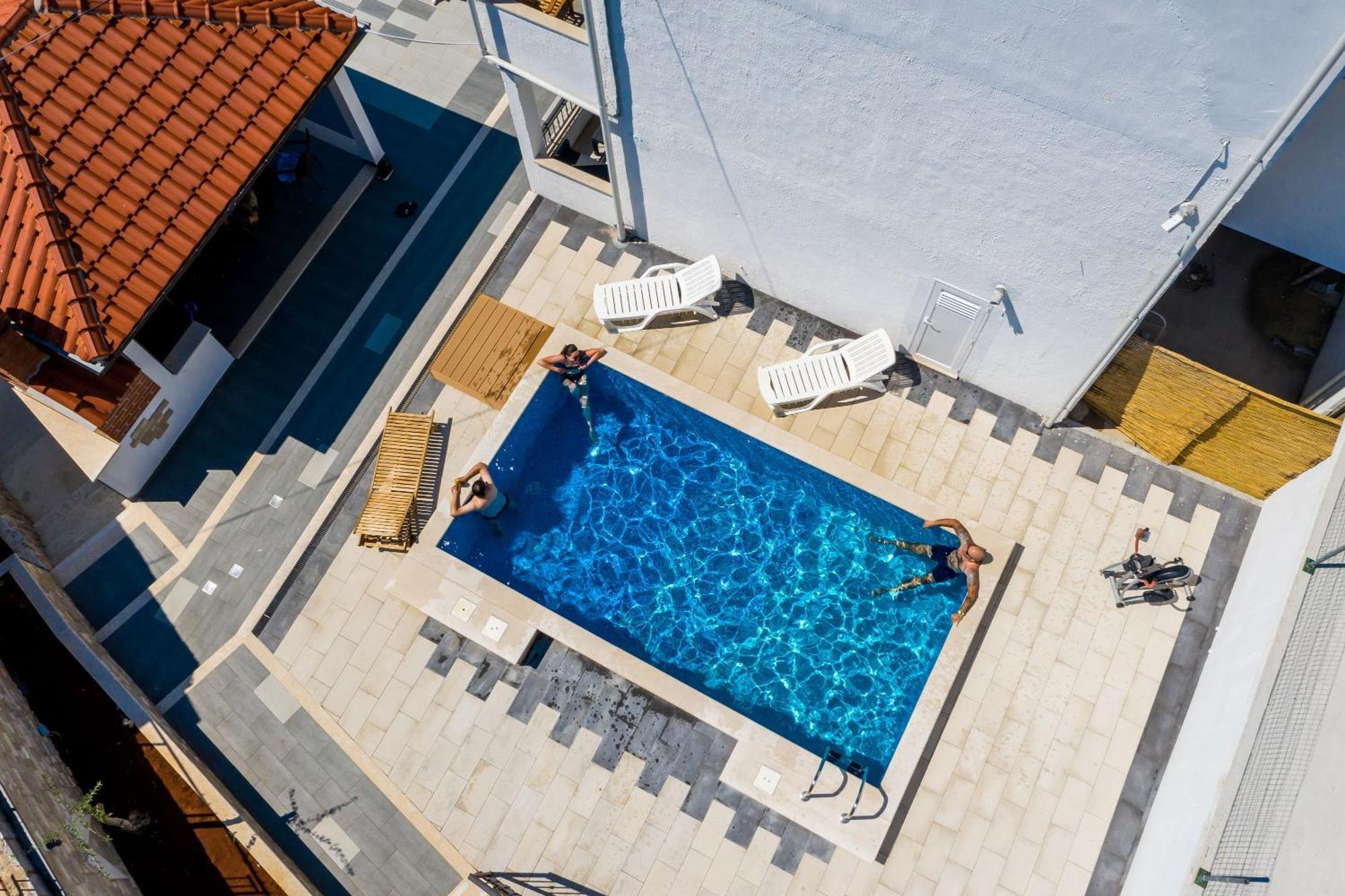 Mata Family Apartments مولونات المظهر الخارجي الصورة