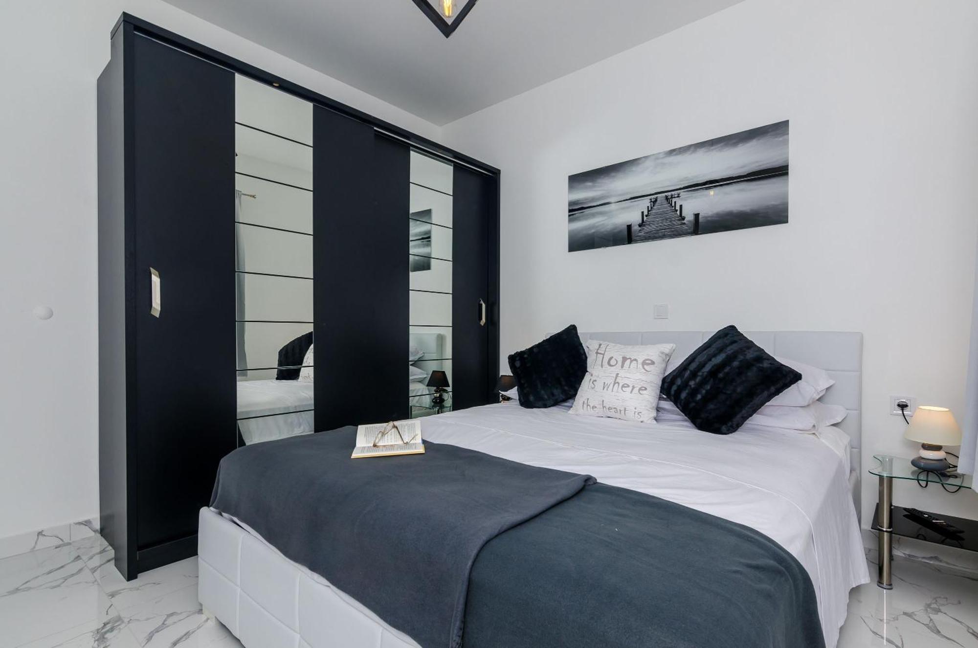 Mata Family Apartments مولونات المظهر الخارجي الصورة