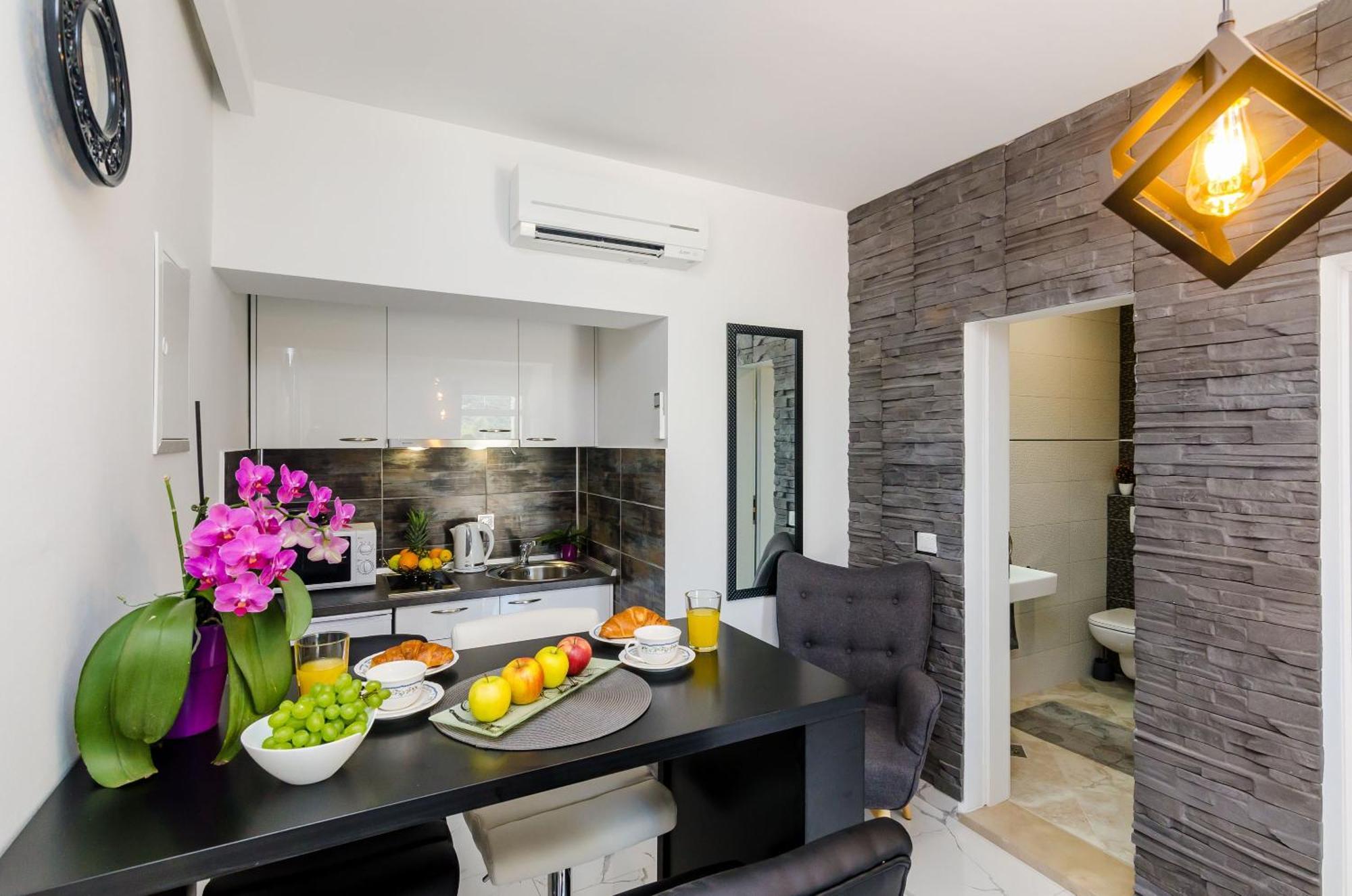 Mata Family Apartments مولونات المظهر الخارجي الصورة